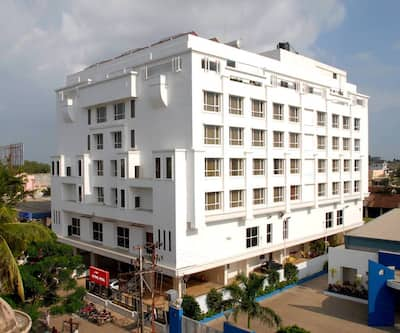 https://imgcld.yatra.com/ytimages/image/upload/t_hotel_yatra_city_desktop/v1450595597/Domestic Hotels/Hotels_Kakinada/Royal Park/OVERVIEW.jpg